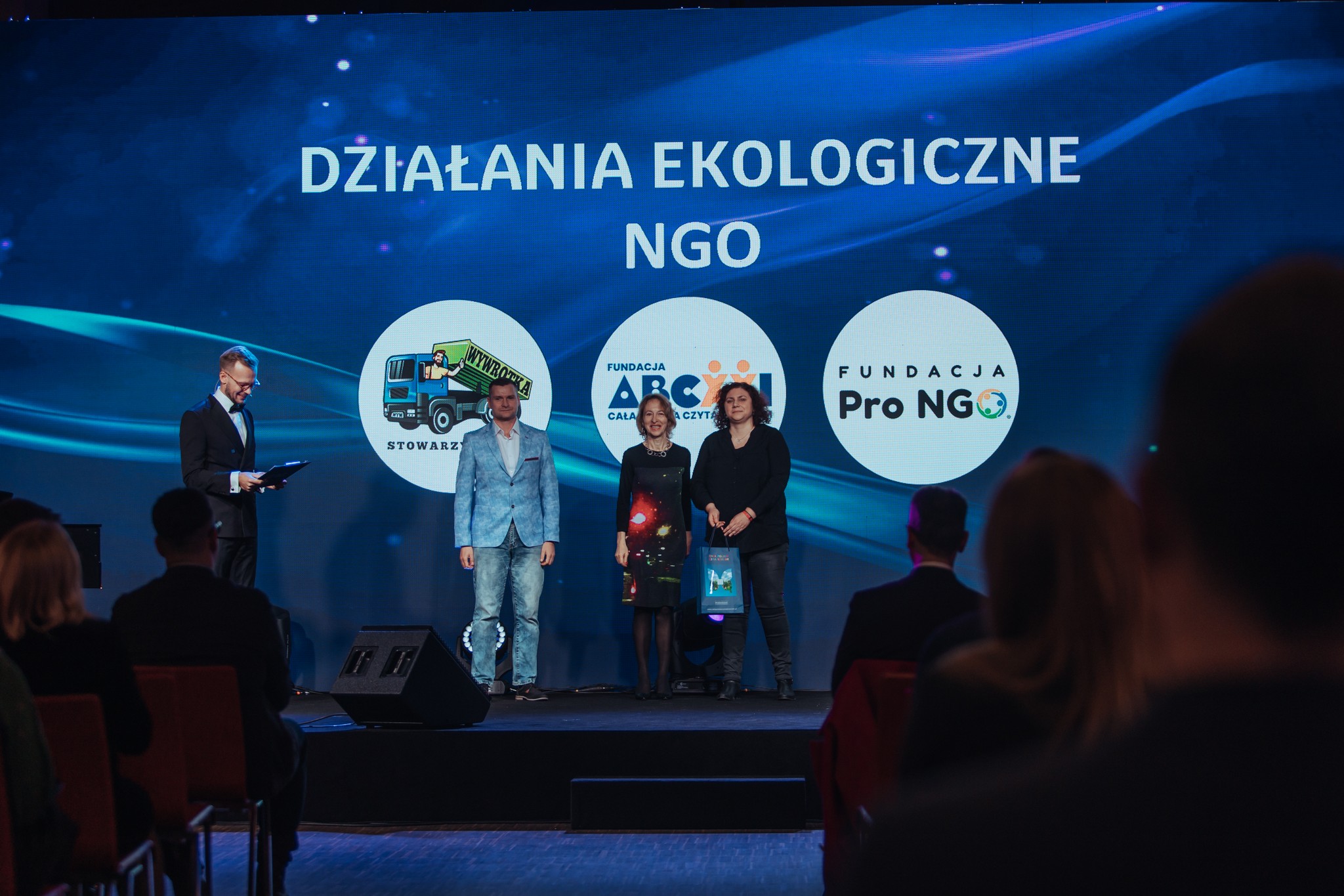 Read more about the article Stowarzyszenie Wywrotka finalistą ogólnopolskiego konkursu DNA – bo pomaganie mamy w genach!
